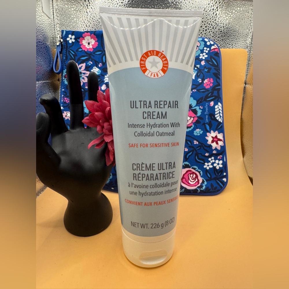 First aid beauty ultra repair cream intense Hydration with colloidal oatmeal